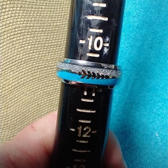 Silvertone faux blue turquoise grey glitter band arrow ring - Picture 2 of 5